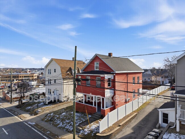 Building Photo - 848 Bank St