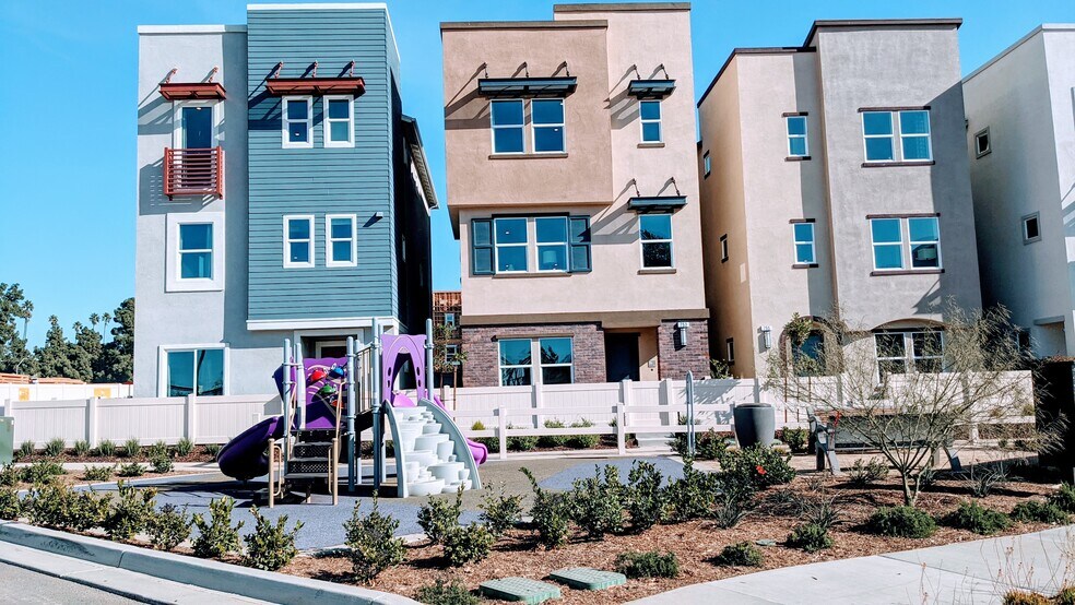 Building Photo - 577 Daniel Freeman Cir