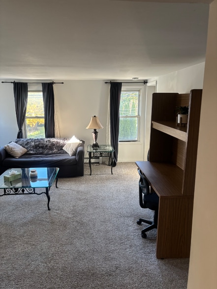 Building Photo - 277 Center St