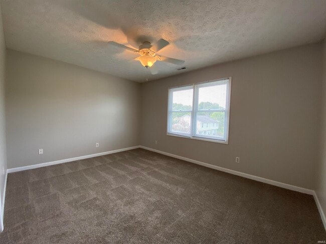 Building Photo - 163 Willow Ct