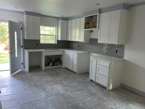 Building Photo - 15831 Echo Glen Dr