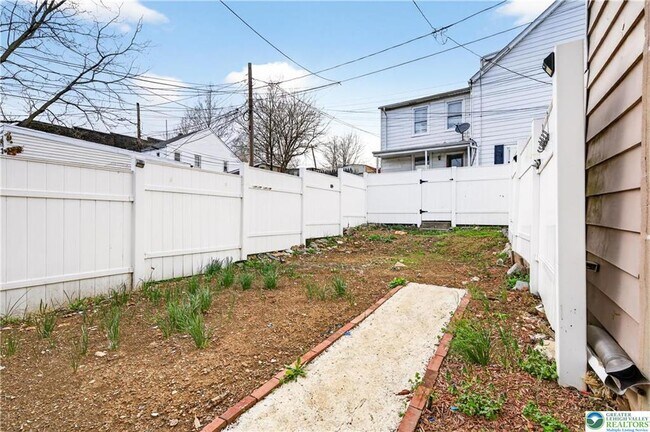 Building Photo - 503 W Gordon St