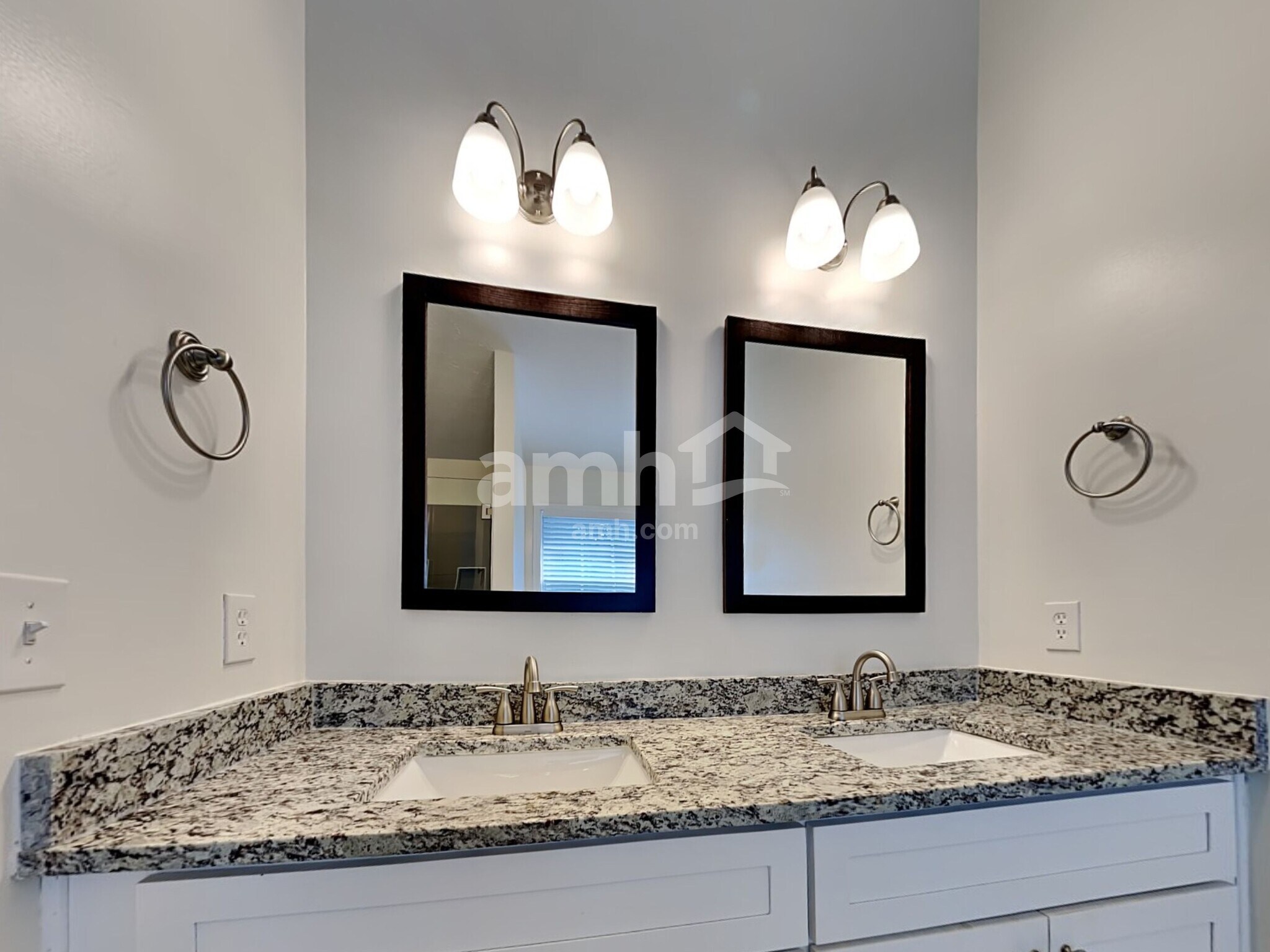 Building Photo - 1755 Heatherton Rd