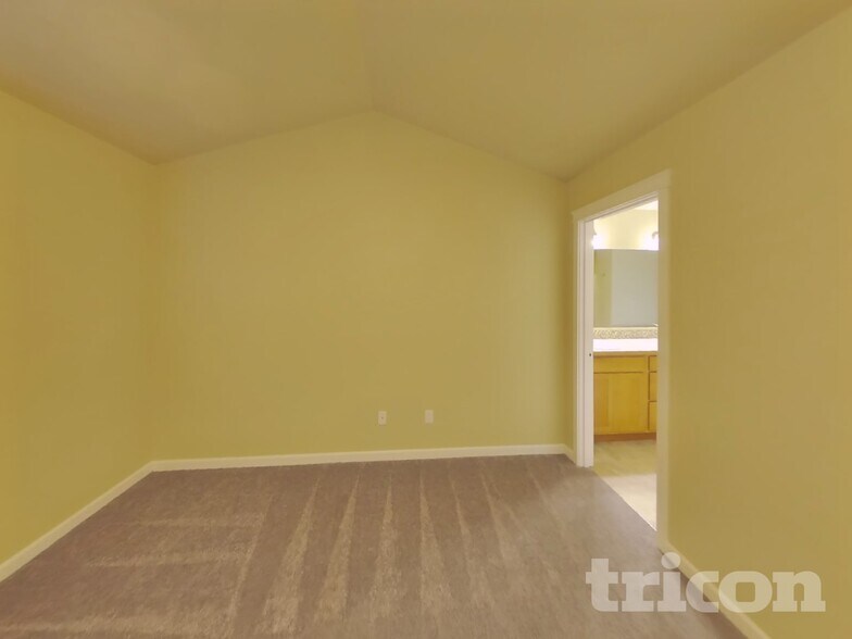 Building Photo - 4707 Natalee Dr SE