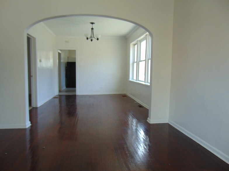 Building Photo - 1501 E 74th Pl