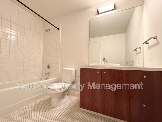 Building Photo - 1926 W Burnside St