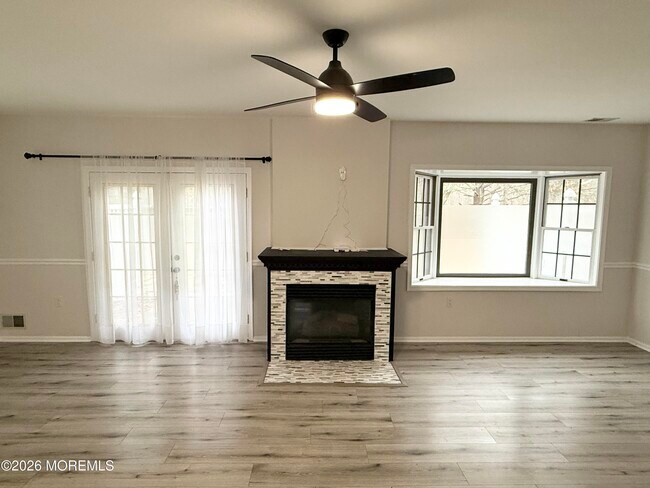 Building Photo - 41 Weller Pl