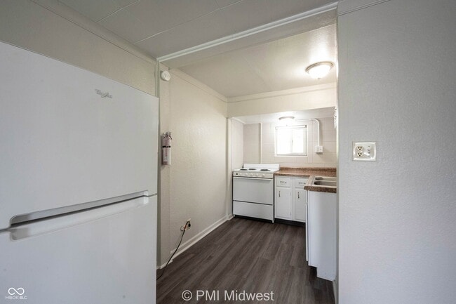 Building Photo - 2142 W US Hwy 40