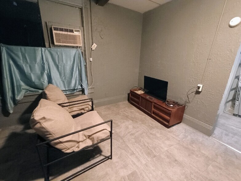 Building Photo - 9 Nutt Ave