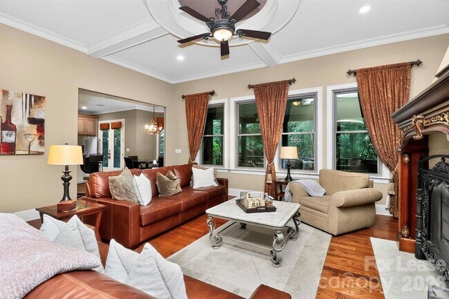 Building Photo - 6031 Greystone Dr