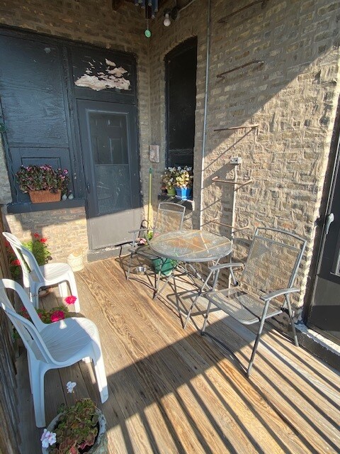 Building Photo - 850 W Cornelia Ave