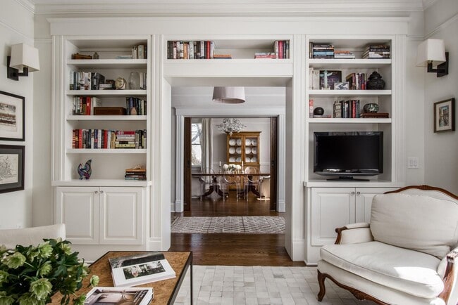 Building Photo - Elegant Fully Furnished 4BR/3.2BA Classic ...