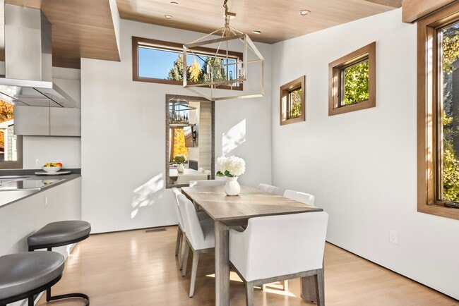 Building Photo - 522 Spruce St