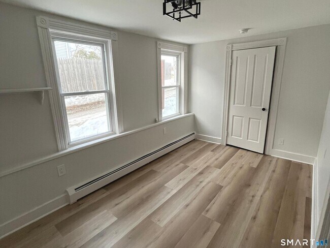 Building Photo - 30 Anthony St