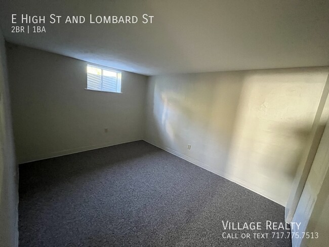 Building Photo - Huge 2-Bed apartment with washer/dryer hoo...