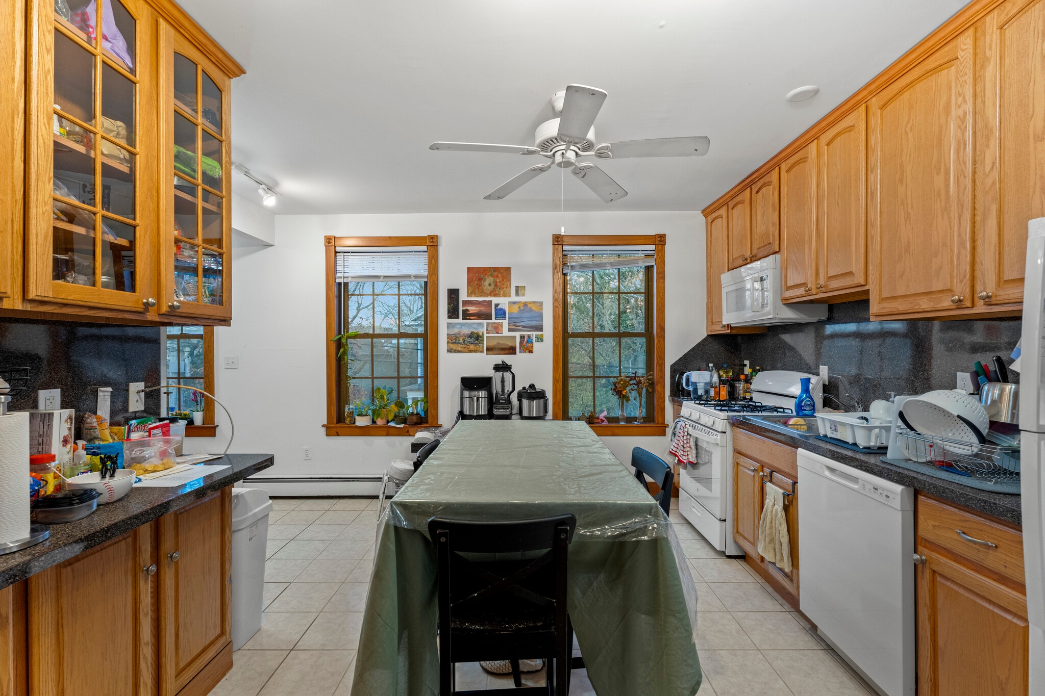 Kitchen Main view - 35 Eld St