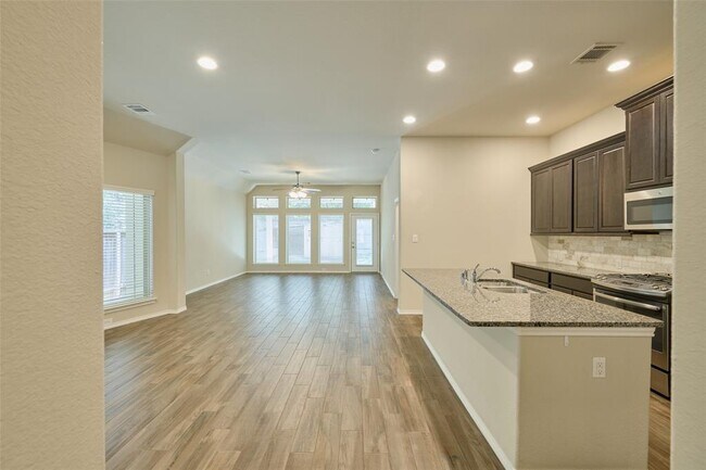 Building Photo - 103 Sunrise Haven Dr