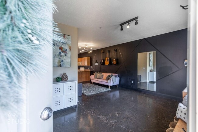 Building Photo - Washington 3 Bedroom Townhome