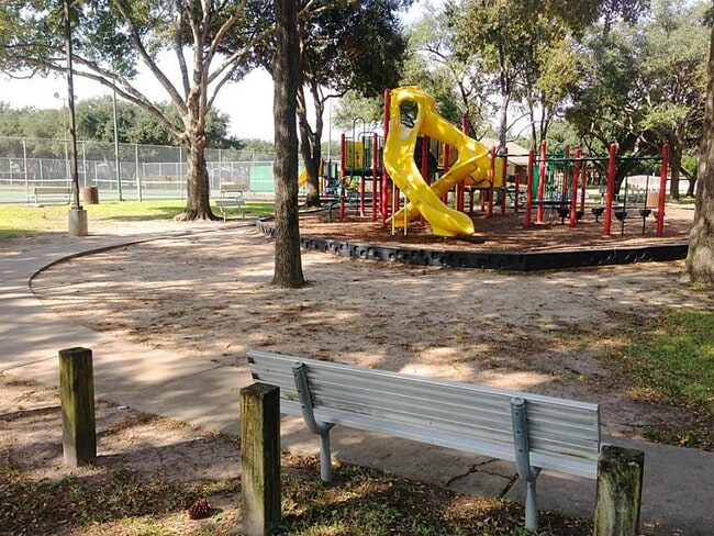 Building Photo - 802 Cascade Creek Dr