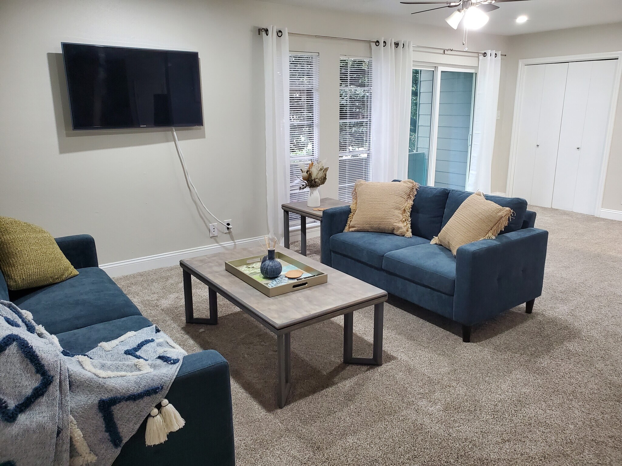 Building Photo - 1161 Lake Ave