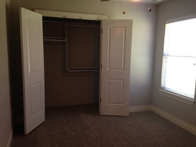 Building Photo - 5017 Arbuckle Dr