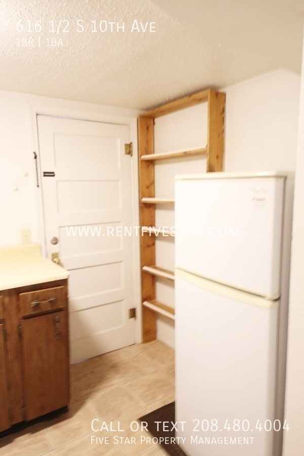 Building Photo - 616 1/2 S 10th Ave-