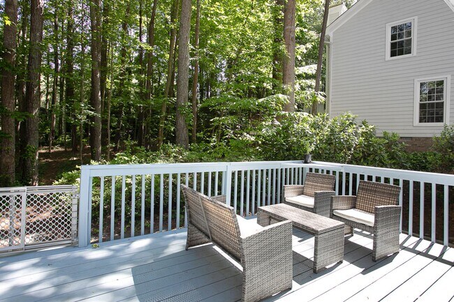 Building Photo - Contemporary 3-Bedroom 2-Bath Townhome in Chapel Hill Close to UNC and Hospital!
