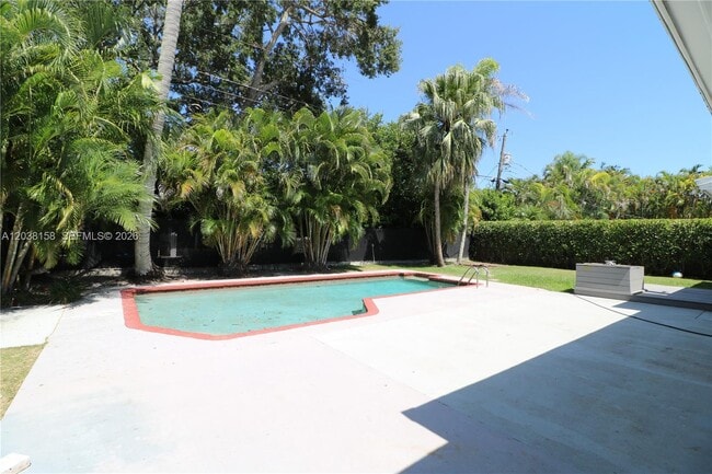 Building Photo - 8025 SW 62nd Pl