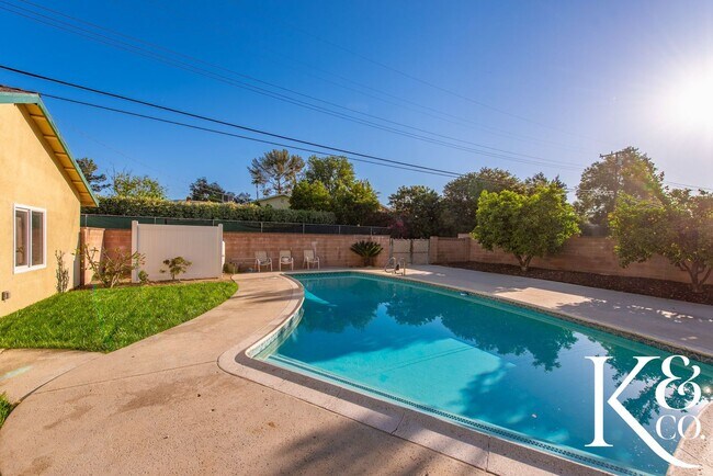 Building Photo - Charming 3-Bedroom Home with Pool in Prime...