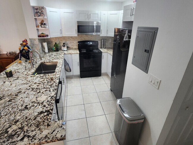 Building Photo - 6013 10th Ave N