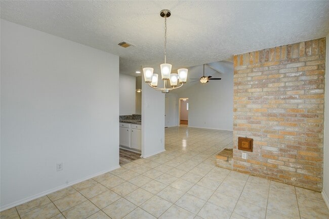 Building Photo - 1911 Ripple Creek Dr