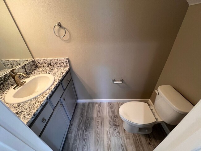 Building Photo - 815 Starlite Dr