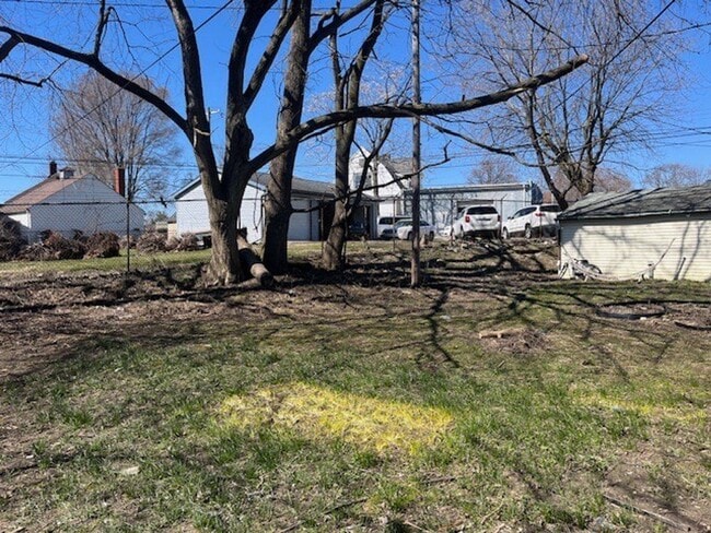 Building Photo - 67 Brooks St