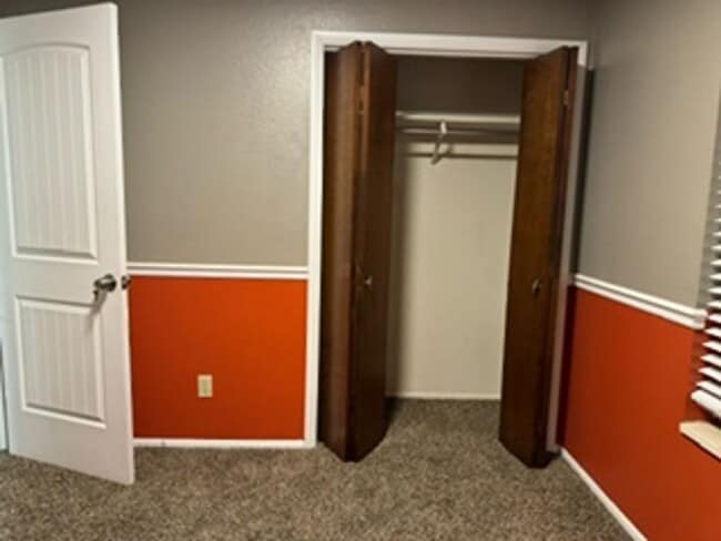 Building Photo - Spacious home