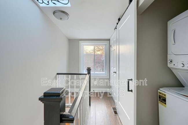 Building Photo - 724 S Hanover St