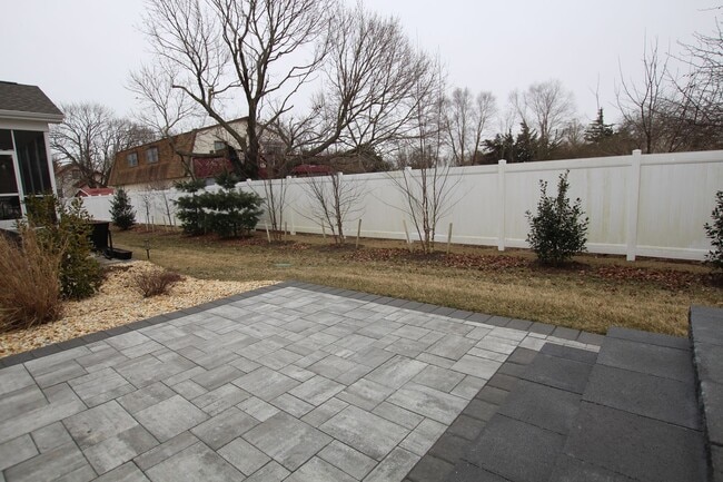 Building Photo - Lewes Seasonal Rental
