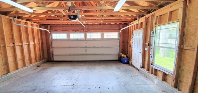 Building Photo - Newer Construction in Avondale!