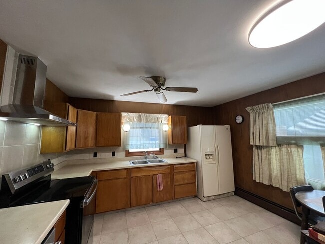 Building Photo - Click the “Apply Now” button or email wapmrentals@gmail.com for a prompt response.