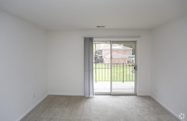 Living Room - Hampshire Court