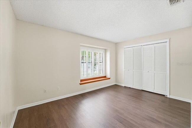 Building Photo - 4552 S Hampton Dr
