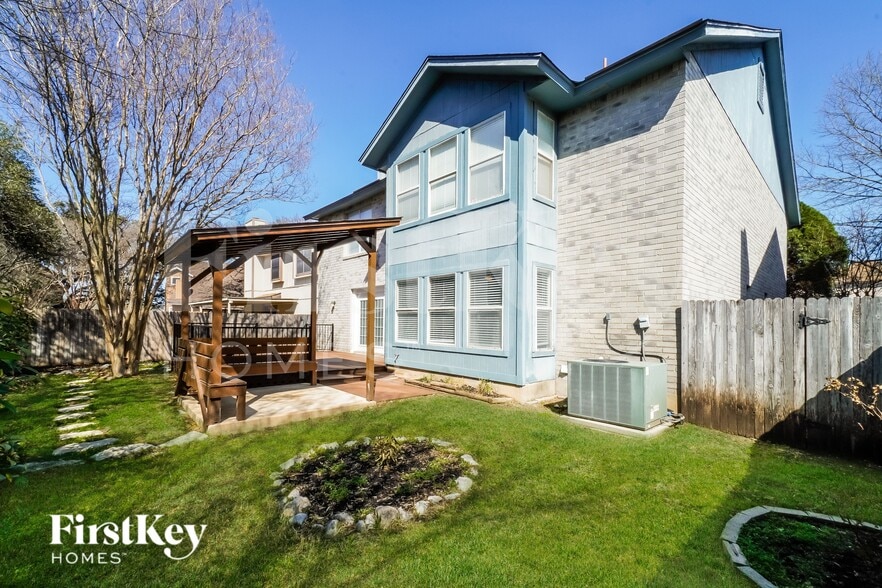 Building Photo - 14219 N Hills Village Dr