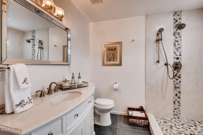 Building Photo - 1806 E Don Carlos