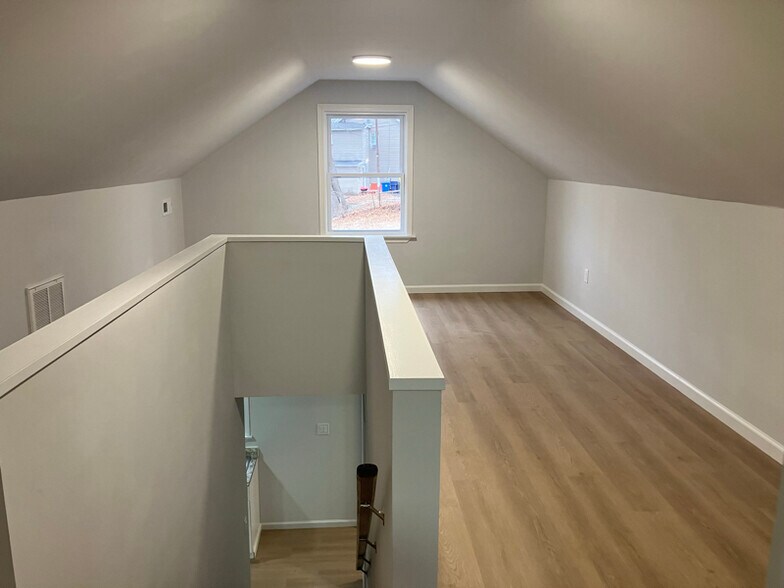 Building Photo - 25 Beech St