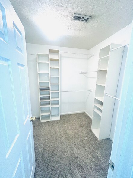 Building Photo - 10132 Lauren Pass