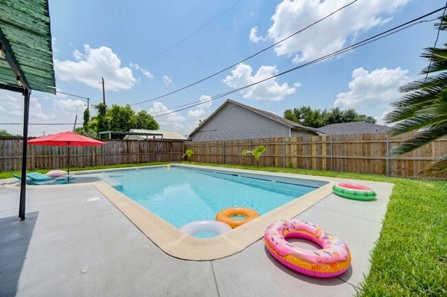 Building Photo - 12434 Mylla St