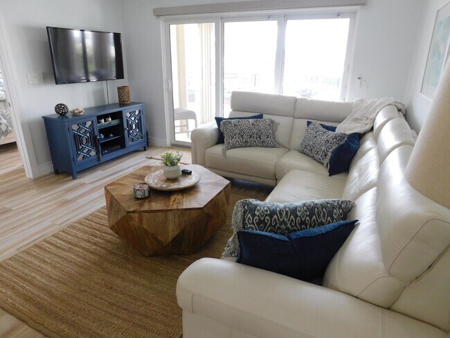 Building Photo - 2871 N Ocean Blvd