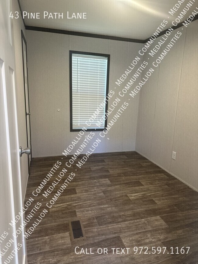 Building Photo - 43 Pine Path Ln