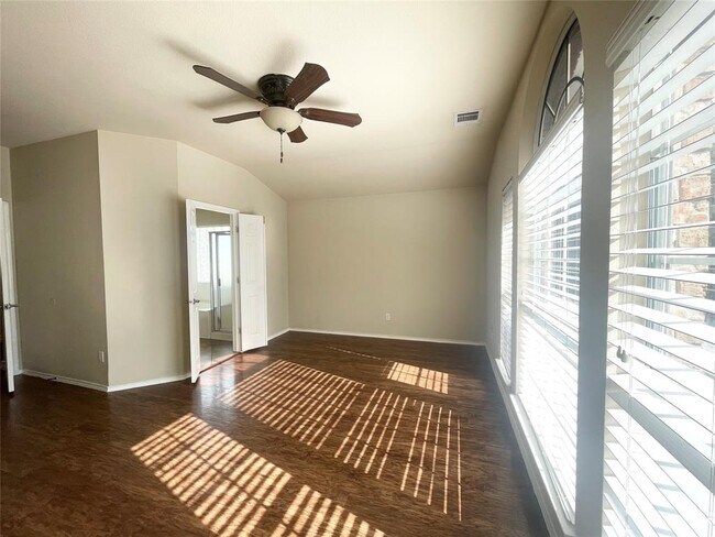 Building Photo - 10512 Hainsworth Park Dr
