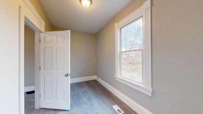 Building Photo - 3218-22 Walton