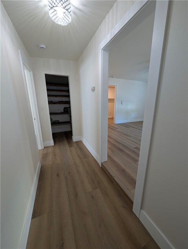 Building Photo - 506 W Wilshire Ave